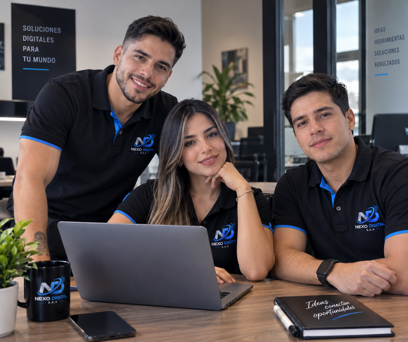 Equipo de NEXO DIGITAL S.A.S. en la oficina.